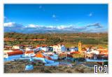 Vista del pueblo con el fondo de Sierra Nevada