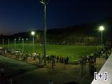 Vista nocturna de las instalaciones deportivas